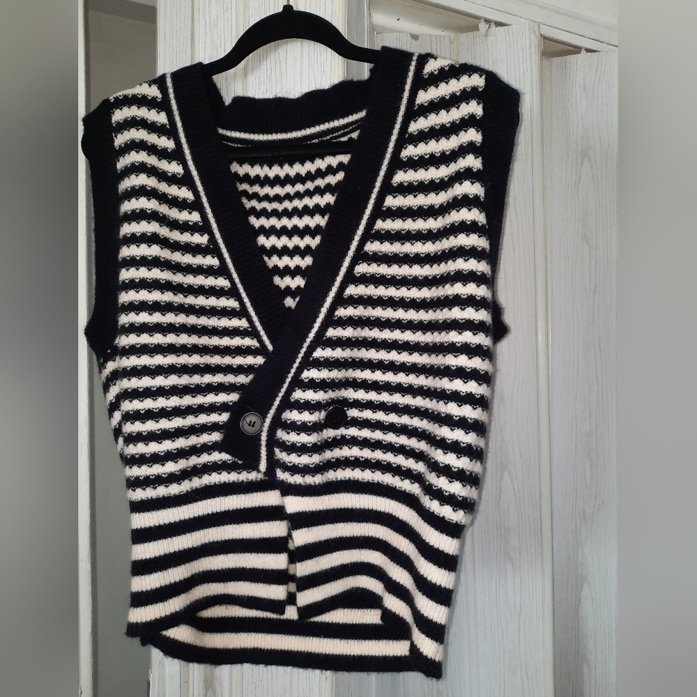 Sweater vest